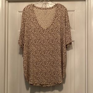 Women’s soft and sexy V-neck animal print XL top. Cream with grey cheetah.